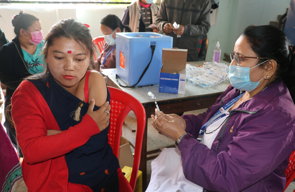 पुसभित्र दुई तिहाइलाई खोप लगाइसक्ने !