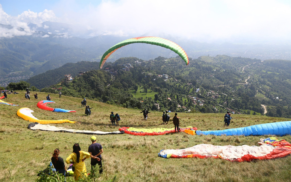 उदयपुरमा व्यवसायिक प्याराग्लाइडिङ थालिने