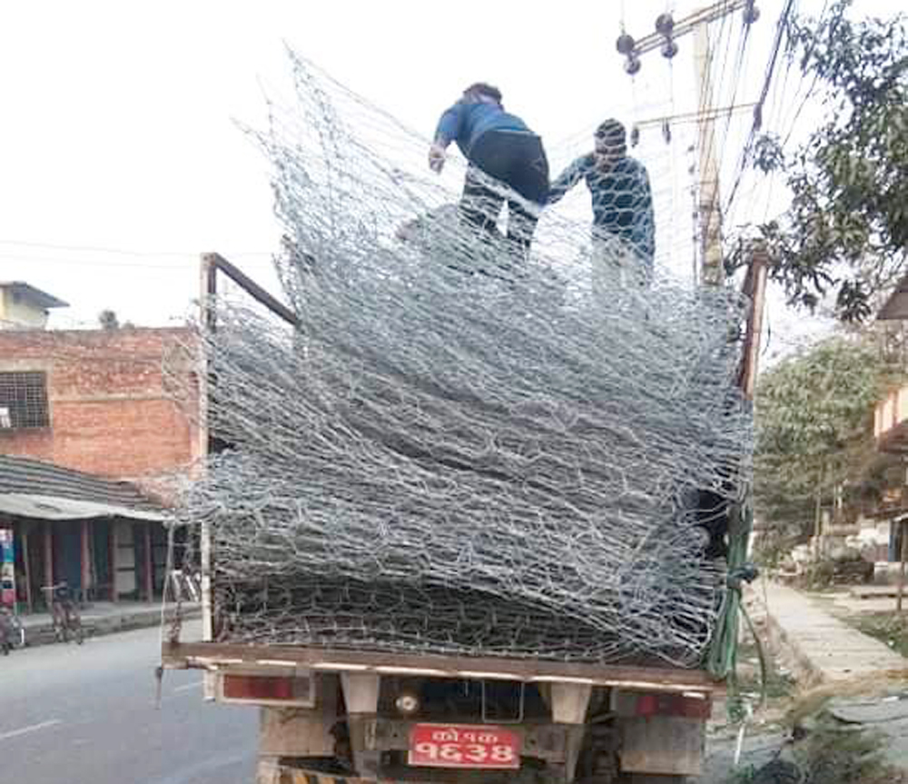 धरानको सुन्दर वस्तीको तारजाली लगाइने