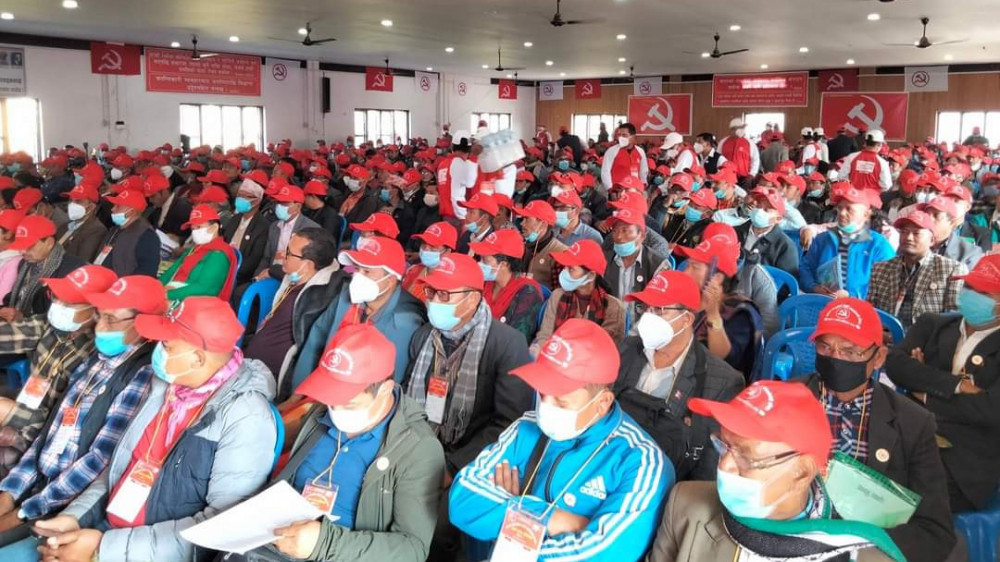 प्रदेश १ मा माओवादीः आफूलाई सर्वेसर्वा ठान्दै नेतृत्व हत्याउन कसरत