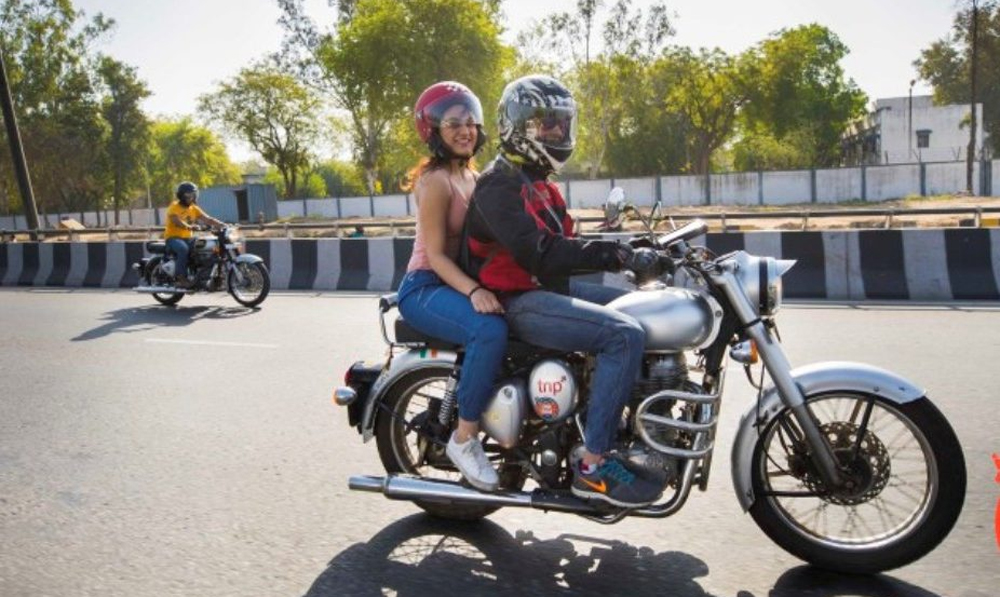 अब मोटरसाइकल पछाडि बस्नेले पनि हेल्मेट अनिवार्य लगाउनुपर्ने !