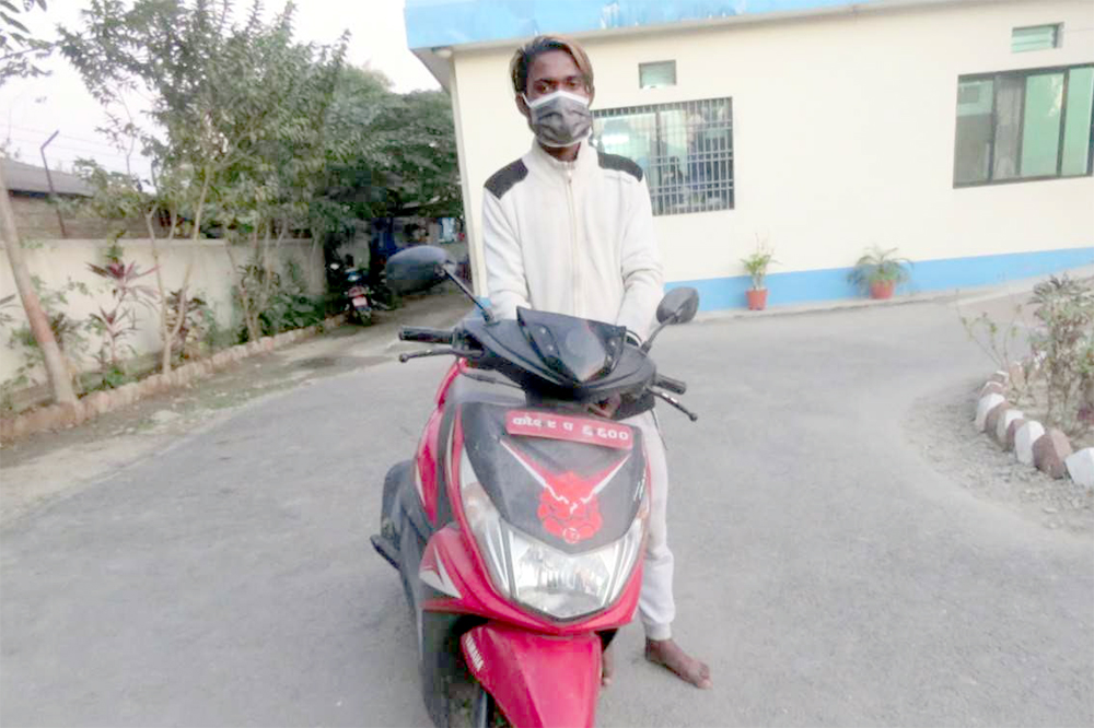 स्कुटी चोरेर लाँदै गरेको अवस्थामा पक्राउ