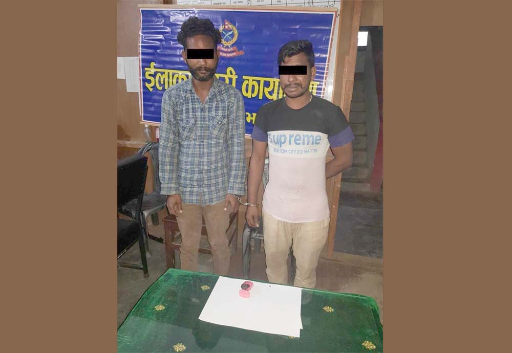 अफिमसहित समातिएका युवा सार्वजनिक