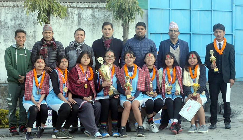 धरान आदर्शद्वारा हिसान छात्रा बास्केटबलको उपाधि कब्जा गर्ने र अन्य विधामा उपाधि जित्नेलाई सम्मान