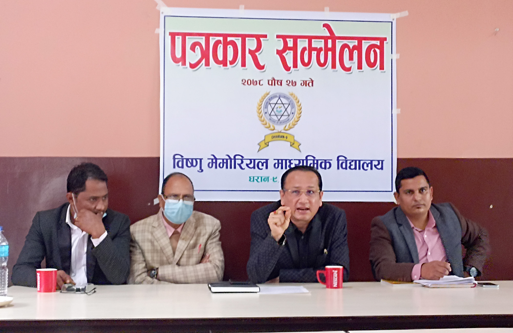 धरानको विष्णु स्कुलको लेखा शाखामा ताला