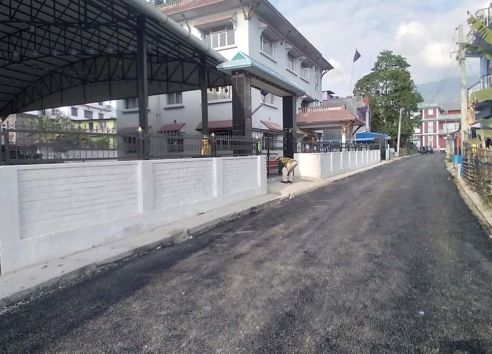 धरानमा चुम्लुङ हिममार्गको सडक राम्रो बनाएको भन्दै सम्मान