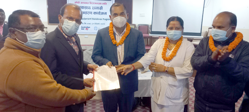 कोशी अस्पताललाई भेण्टिलेटरसहित ४२ लाख ७४ हजारको स्वास्थ्य सामग्री प्रदान