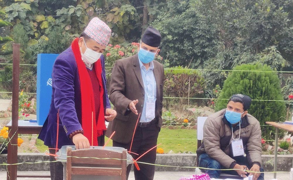 प्रदेश १ : मतदान शुरु, गठबन्धन र एमाले भिड्दै