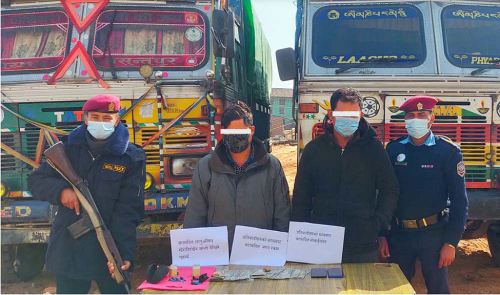 धरान आउँदै गरेको मालबाहक ट्रकमा ब्राउन सुगर भेटिएपछि ट्रक चालक समातिए