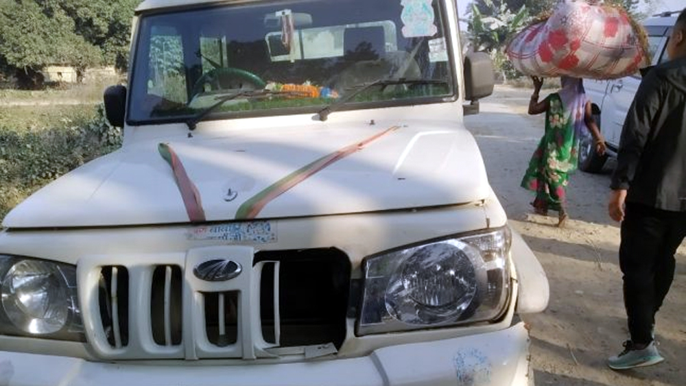 गाडीको ठक्करले मोटरसाइकलमा सवार युवाको खुट्टा भाँचियो, धरानमा उपचार हुँदै