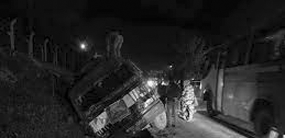 ‘ब्रेक फेल’ भएको बसको झ्यालबाट हामफाल्दा च्यापिएर मृत्यु