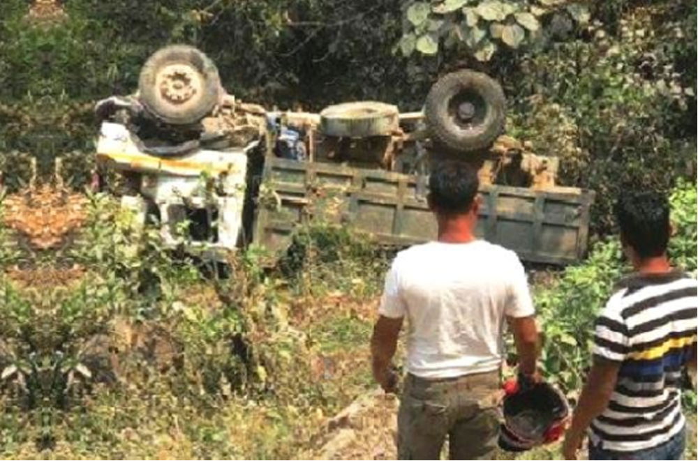 ब्रेक फेल भएर टिपर दुर्घटना हुँदा किशोरको मृत्यु