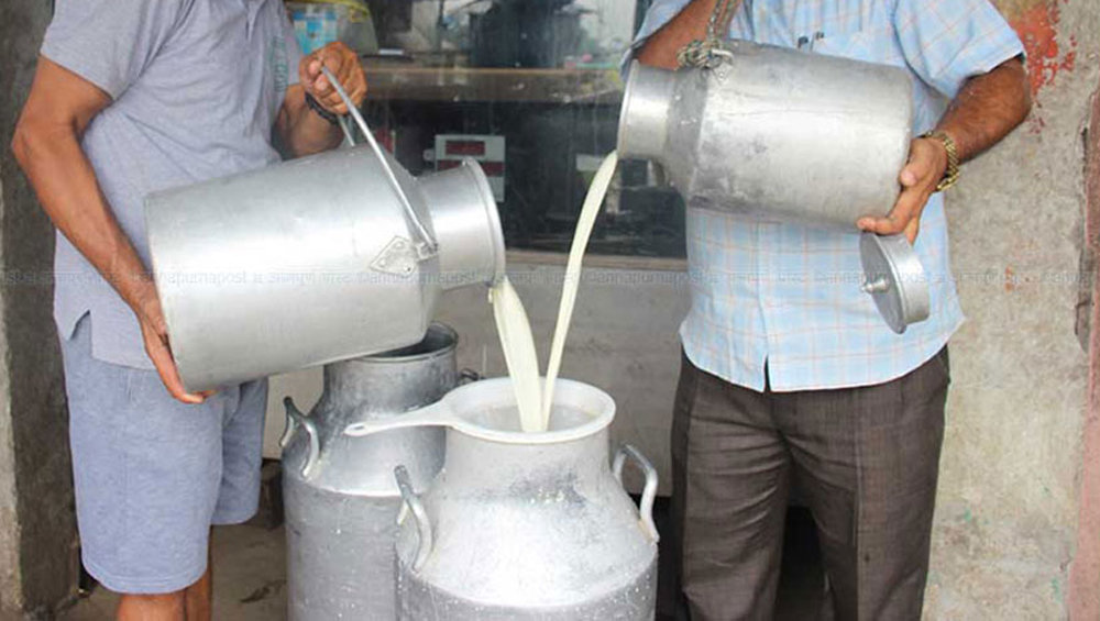 दूधको मूल्य ९ रुपैयाँ बढ्यो, भोलिदेखि नै लागू हुने