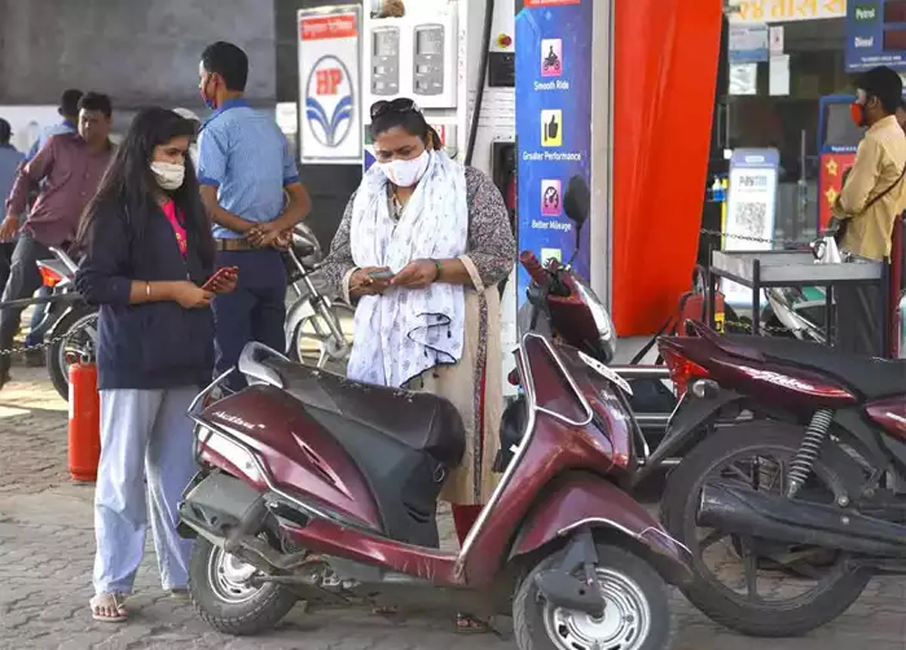 पेट्रोलको मूल्य किनिनसक्नु पाराले बढ्यो