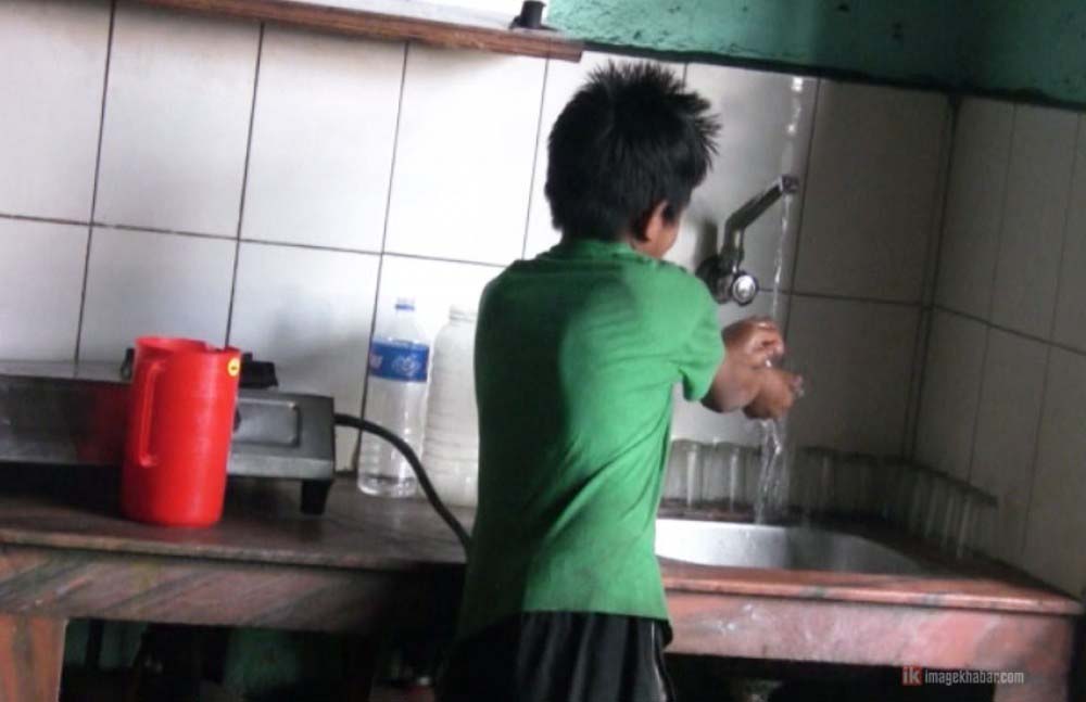 नेपालमा अझै एघार लाख बालबालिका श्रम गर्दै