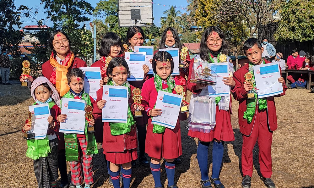 धरान-८ को सुम्निमा स्कुलमा पुरस्कार वितरण