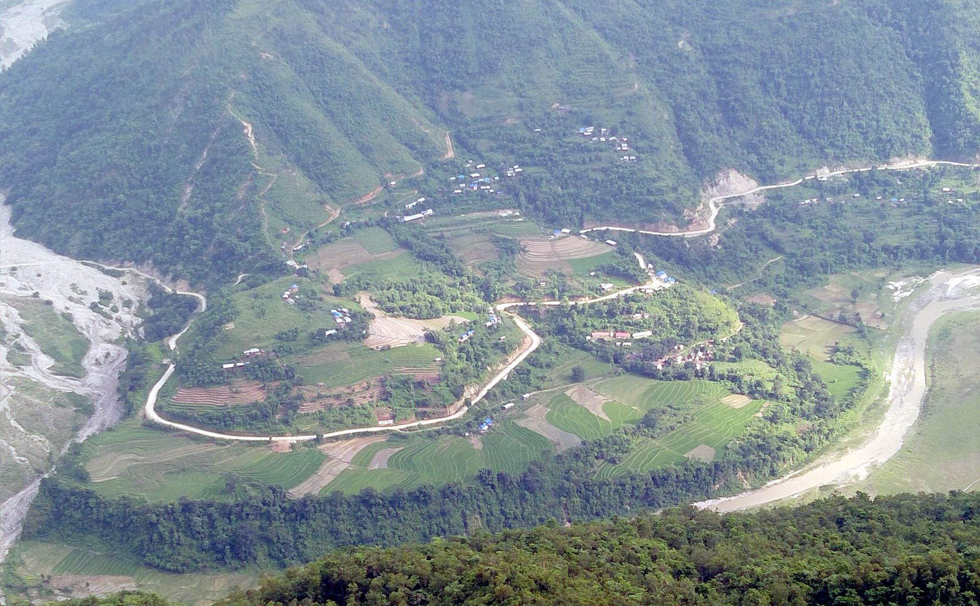 तमोर करिडोर सडक कालोपत्रे होला ?