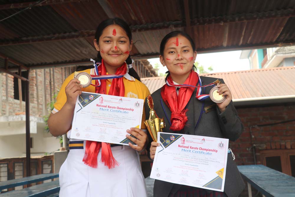 धरानको सुनाखरी एकेडेमीद्वारा राष्ट्रिय खेलमा जित्ने छात्रालाई सम्मान