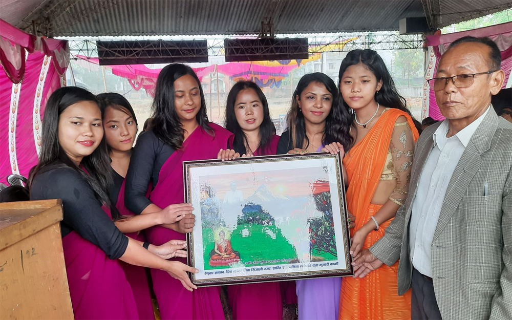 धरानको बालिका स्कुलका ७४ जना बालिकाको विदाइ