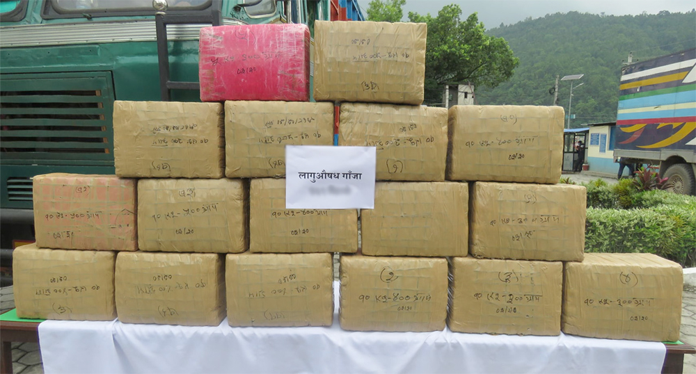 भारत तस्करी हुन लागेको एक क्वीन्टल बढी गाँजा बरामद, चालक फरार