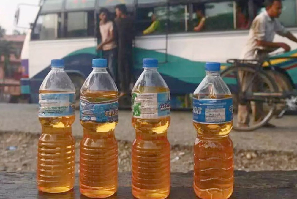 धरानमा पेट्रोलः बोतलमा छ, पम्पमा छैन