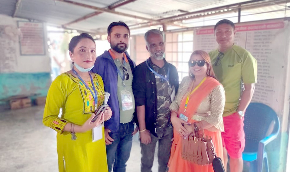 धरानमा टिकटक स्टारले दिए एक लाख बढीको खाद्यान्नसहित ५० हजार नगद