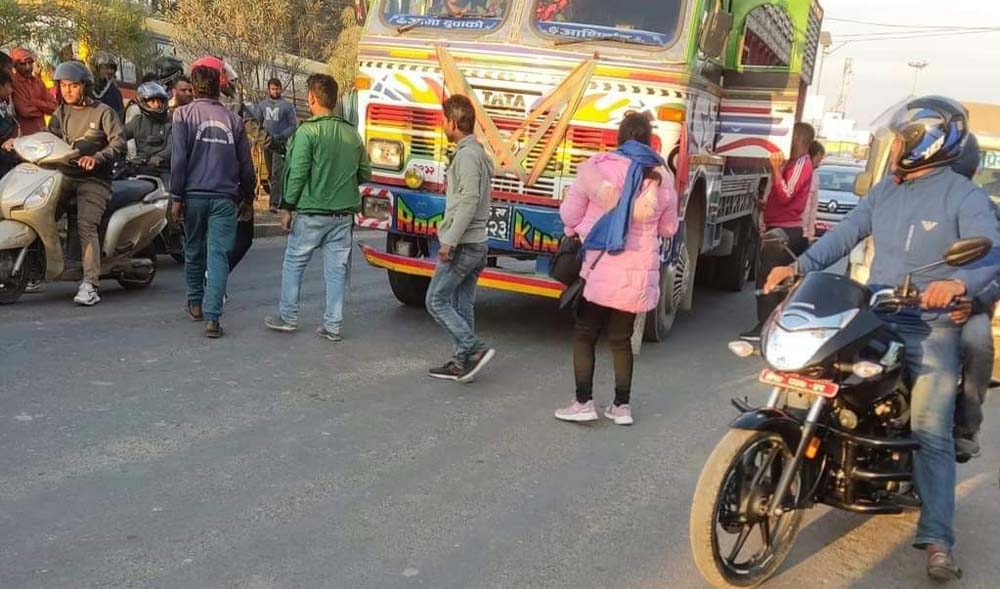 ट्रकको ठक्करले युवाको मृत्यु