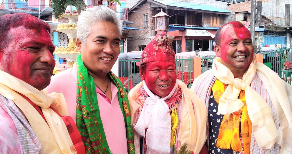 धरानमा जो अहिले पनि मतदाताको घरघरमा छन्