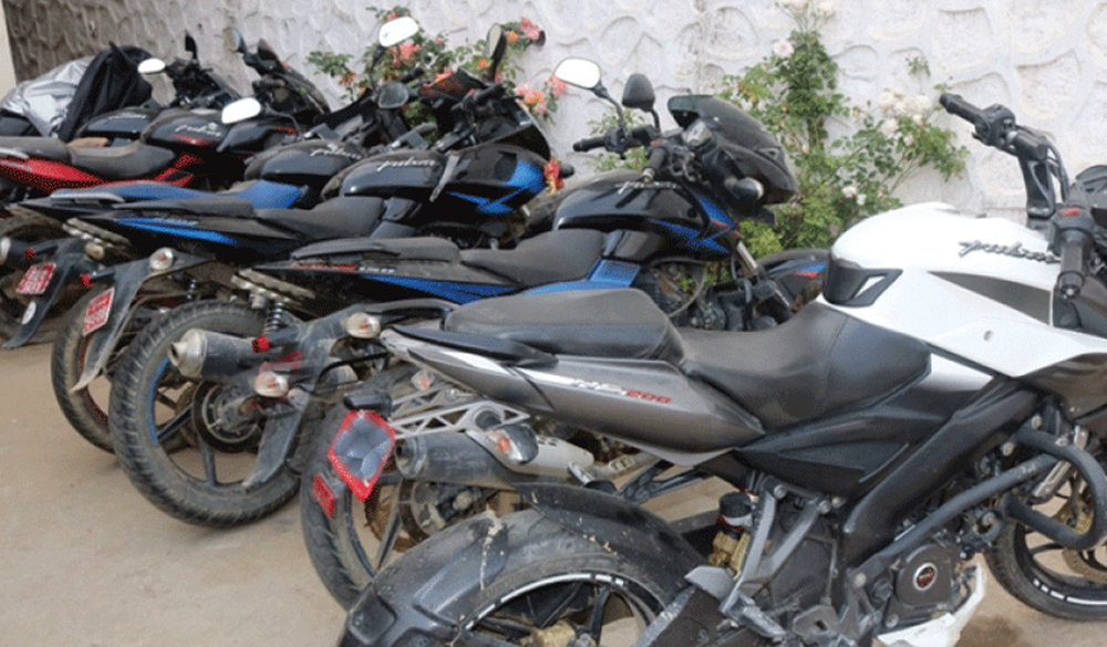 मोटरसाइकल चोरेर पहाडी जिल्लामा बिक्री गर्ने गिरोह सक्रिय, दुईजना समातिए