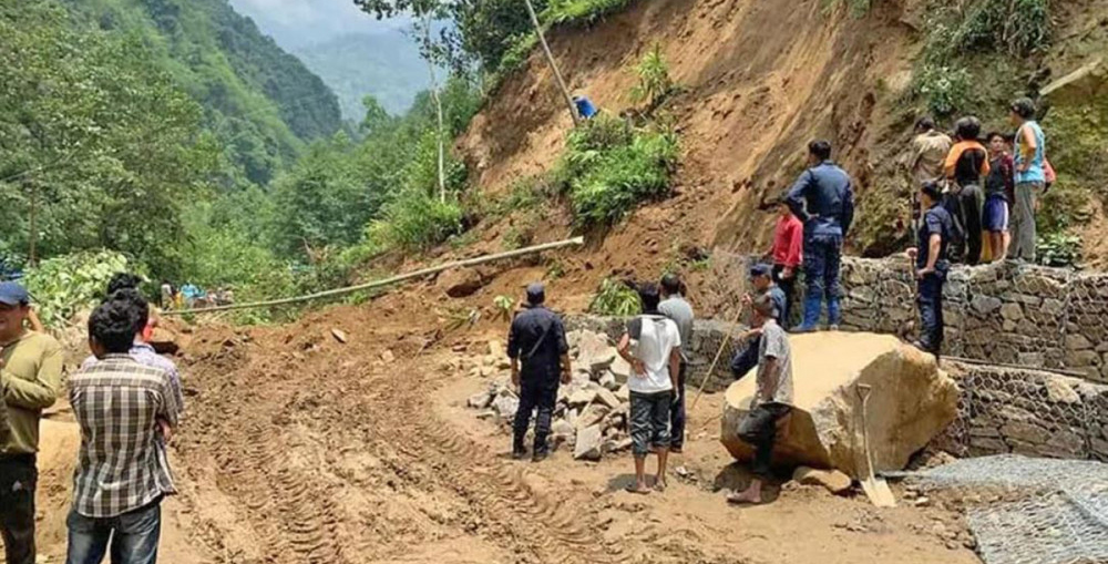 पहिरो खस्दा पुरिएर धरानका रामकुमार राईसहित दुईजनाको घटनास्थलमै मृत्यु