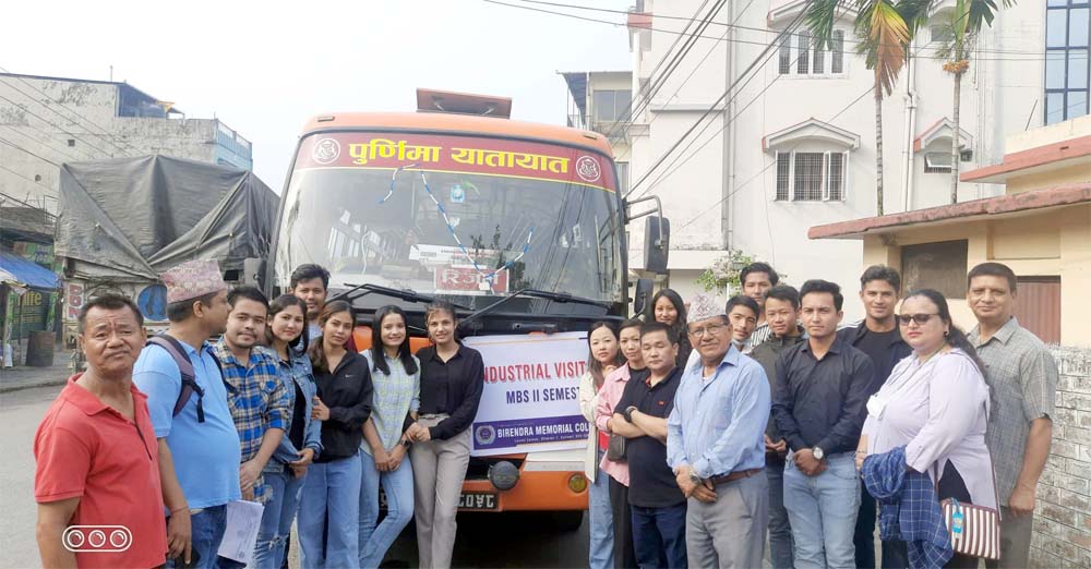 धरानको वीरेन्द्र कलेजका विद्यार्थी ‘इण्डष्ट्रियल’ भ्रमणमा
