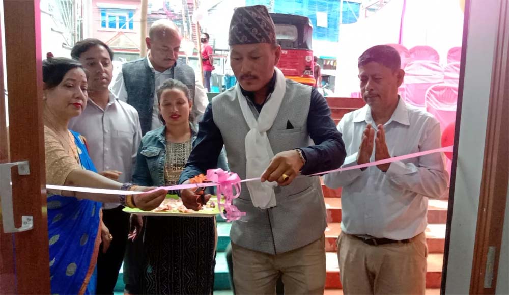 धरानमा कोरियाबाट फर्केर डाक्टरले ५० लाखको लगानीमा खोले थेरापी