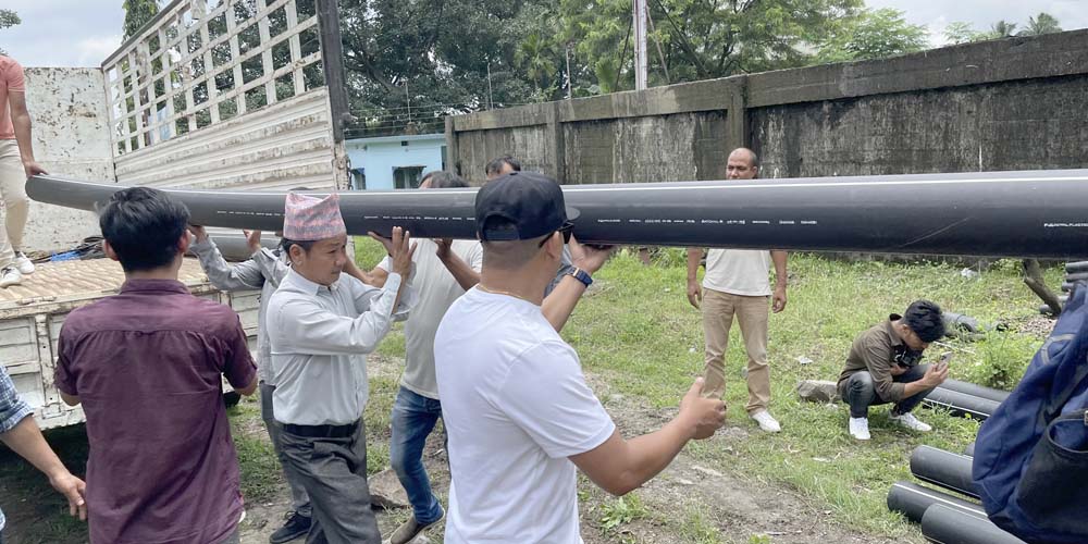 धरानमा पानी ल्याउन पाइप सहयोग