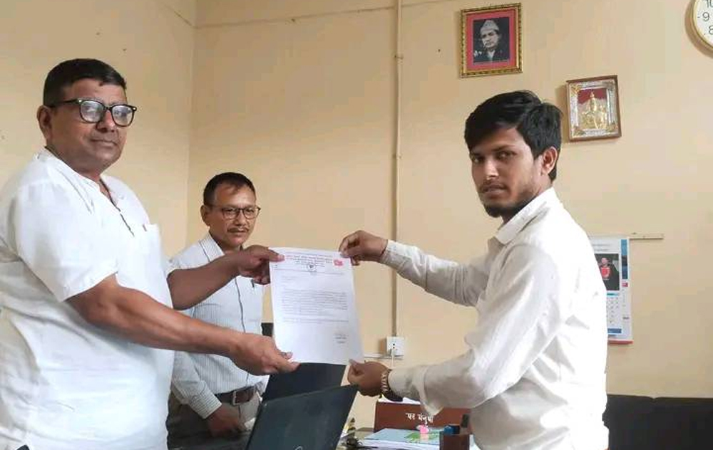 धरानको महेन्द्र क्याम्पसका छात्रालाई तत्काल प्याड उपलब्ध गराउन माग