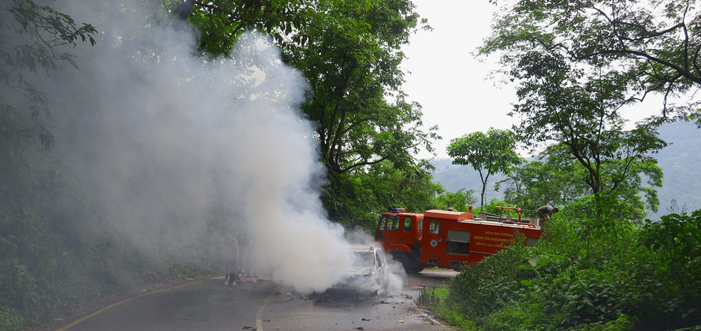 धराननजिक गुडिरहेको कारमा आगलागी
