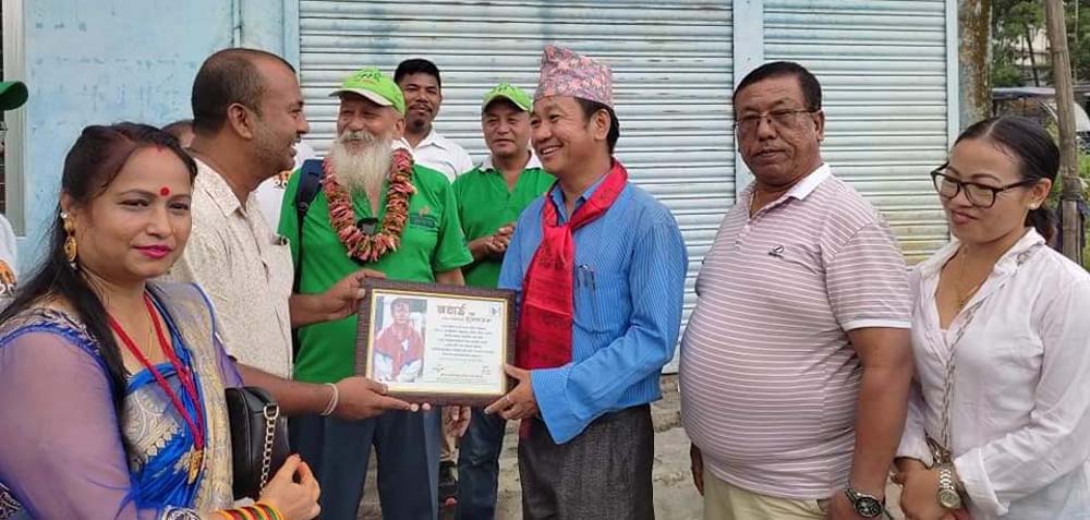 धरानमा हाइकिङ गीत तयार