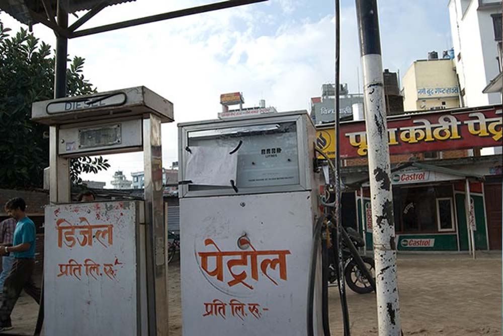 पेट्रोलमा २ र डिजलमा ९ रुपैयाँले बढ्यो मूल्य