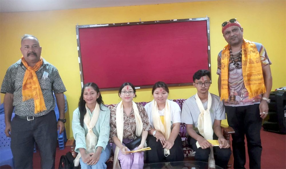 धरानमा एसइई स्पिकरका बिजेतालाई पुरस्कार र छात्रवृत्ति प्रदान