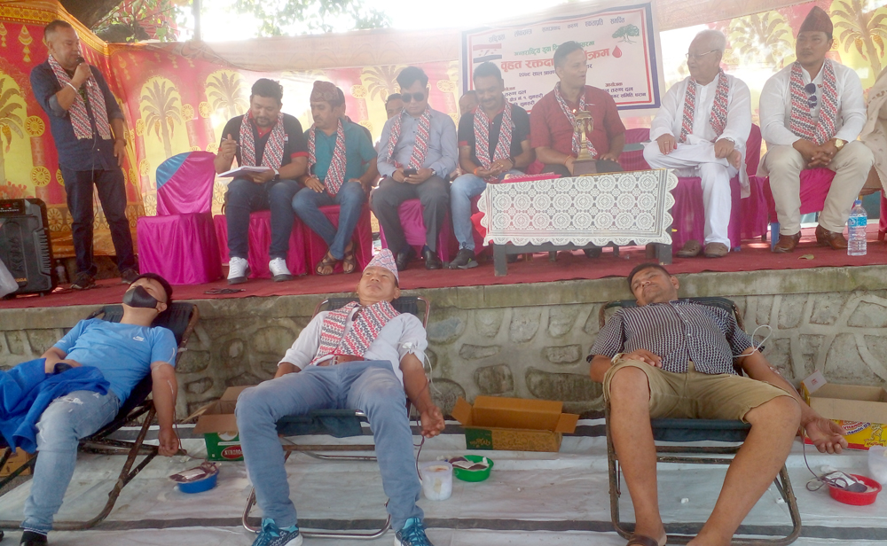 धरानमा तरुण दलद्वारा रक्तदान