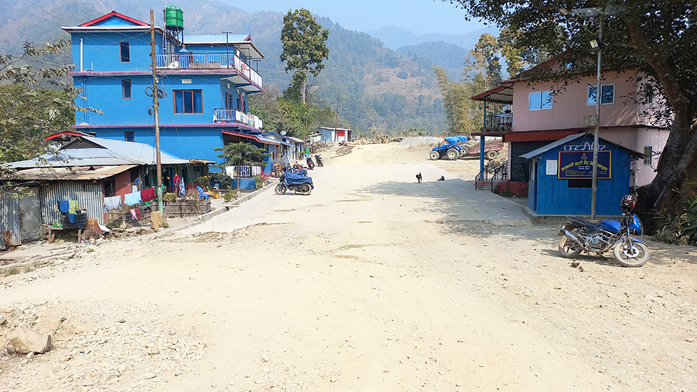 धरानको सास्ती दिने सडक धमाधम कालोपत्रे