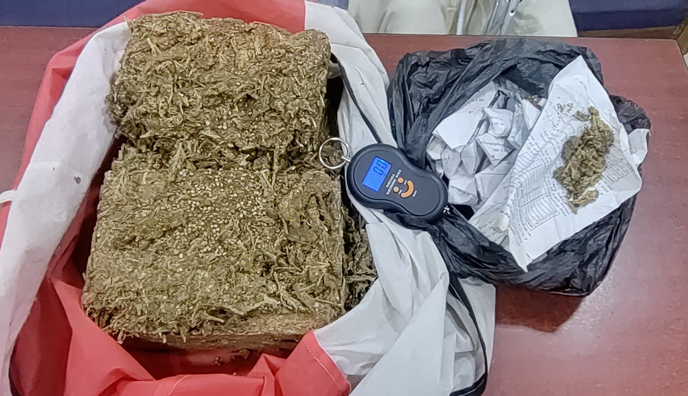 प्रतिबन्धित लागुऔषध सहित पक्राउ