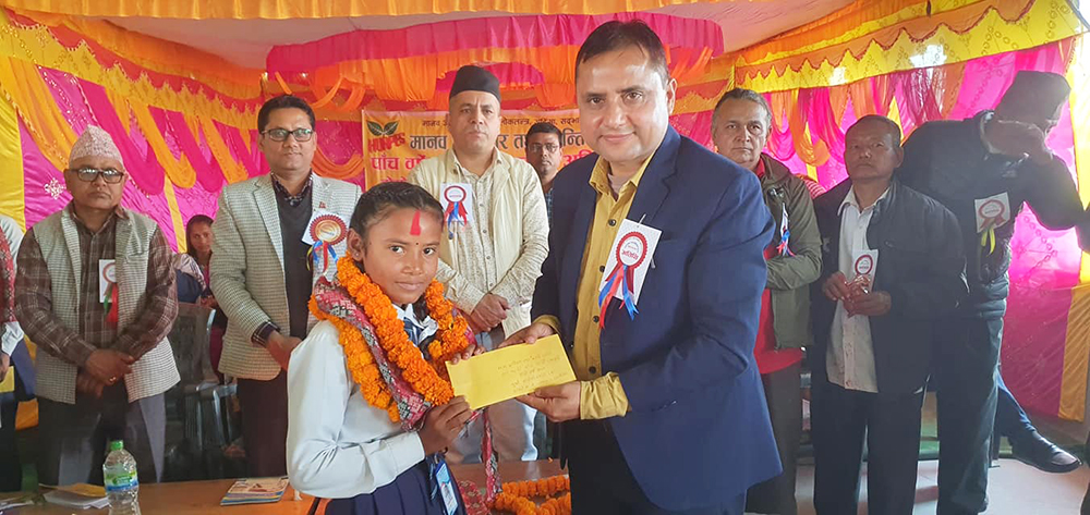 ३४ जना दलित छात्रालाई छात्रवृत्ति