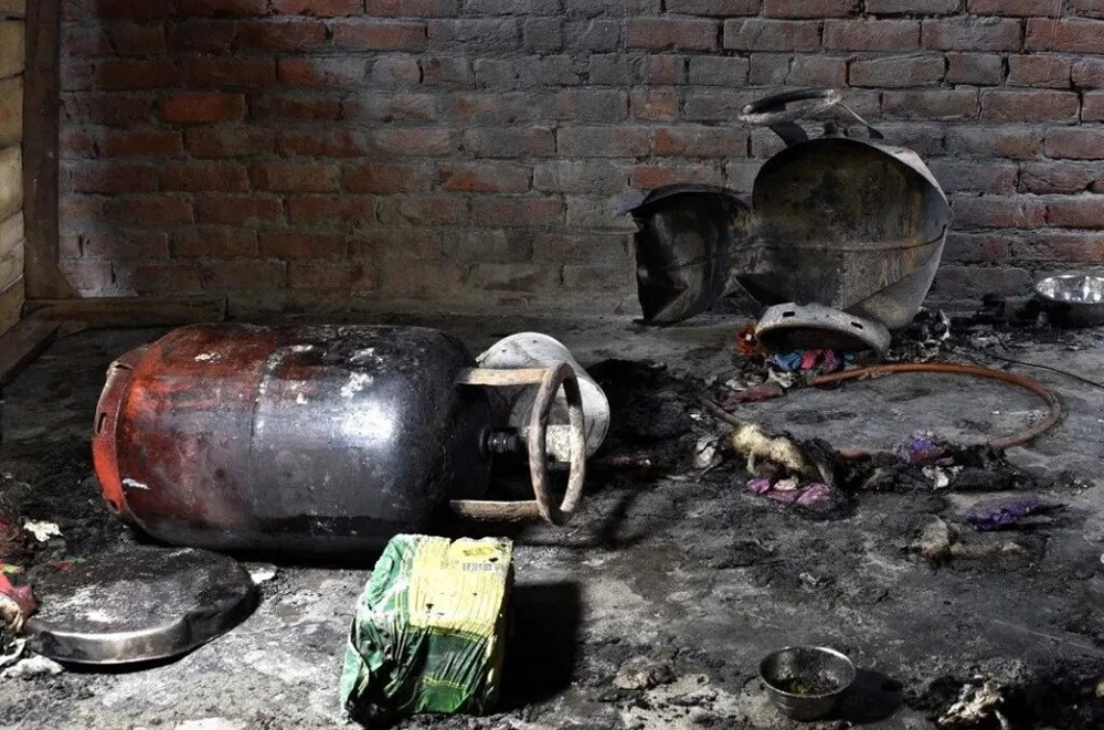 ग्यास सिलिन्डर ढल्काएर वा घोप्ट्याएर बाल्दा विष्फोटको उच्च जोखिम, गुडाउन पनि नहुने