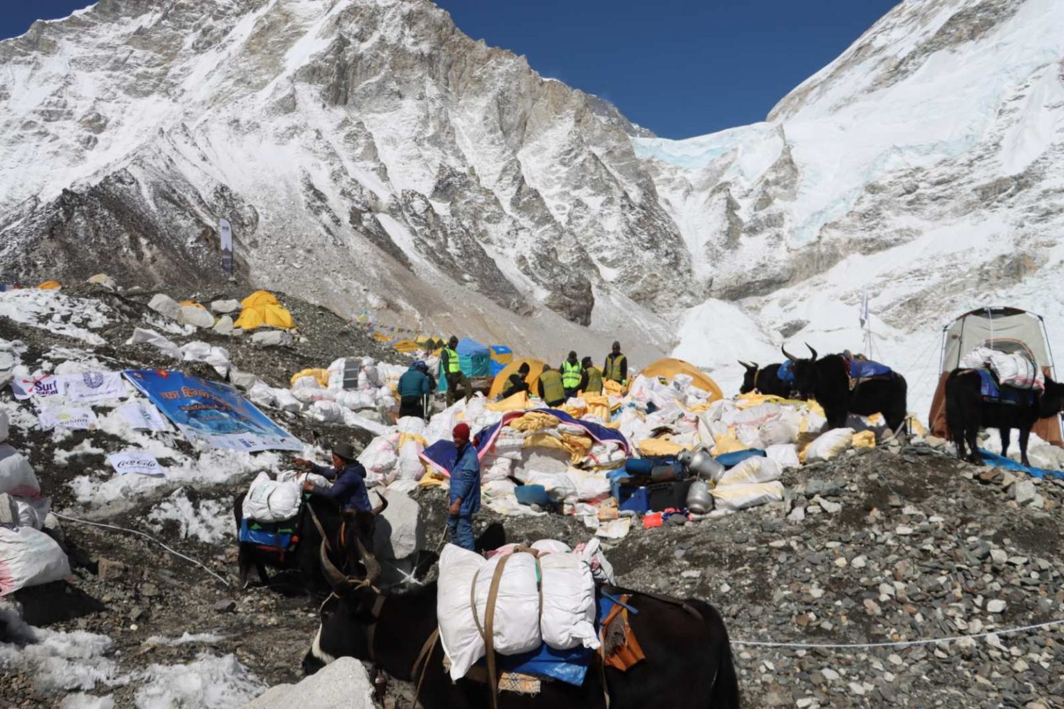 आरोहणको ७२ वर्षपछि नेपाली सेनाको हिमाल सरसफाइ अभियान, ३६ सय किलो फोहोर संकलन