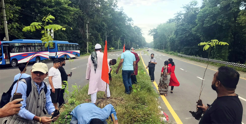 धरानको तीनकुनेदेखि सेउतीसम्म सडकमा सौन्दर्यीकरण