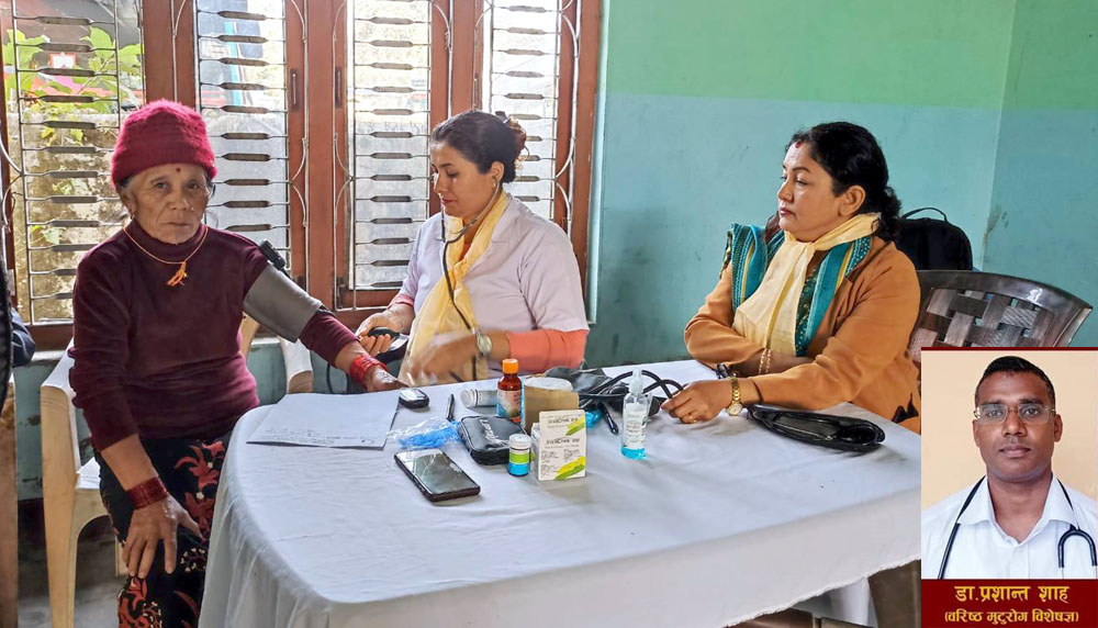 धराने जनताको निःशुल्क स्वास्थ्य परीक्षण गर्दै हिँड्दैछन् डाक्टर