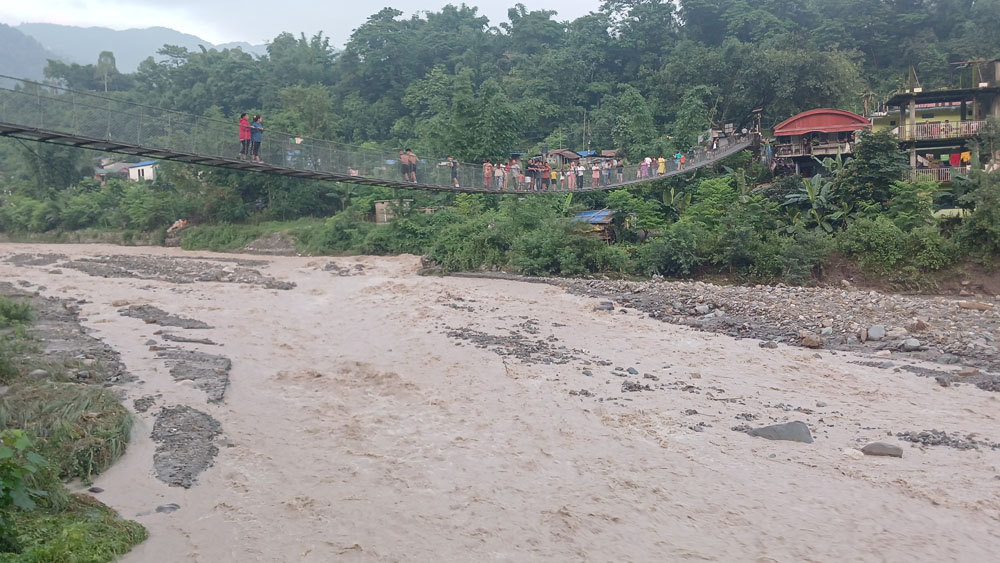 सर्दुखोलामा पानीको सतह बढेर जोखिमको स्तर पार