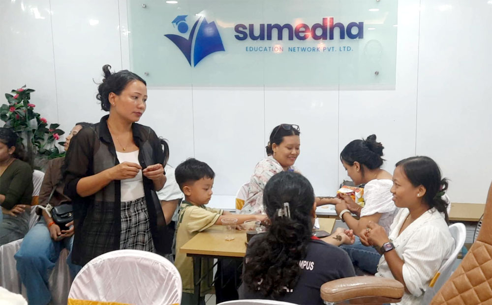 धरानको सुमेधा एजुकेसनमा ३ सय बढीले लिए जानकारी