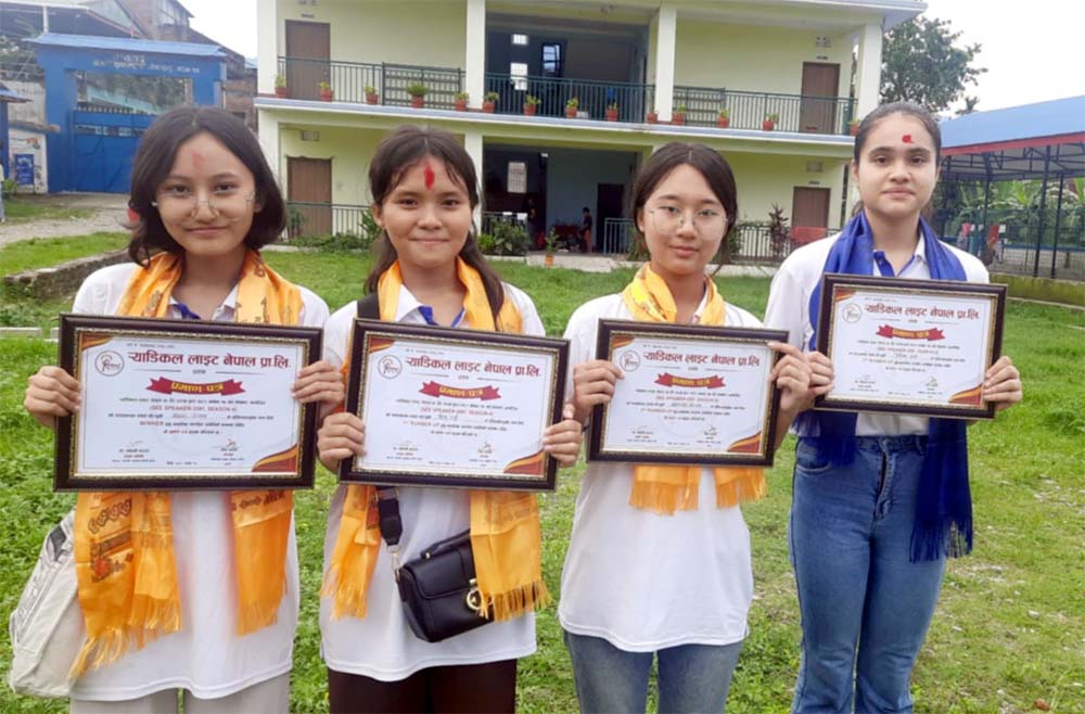 धरानको शिक्षा सन्देशकी ममतालाई कोशी प्रदेशस्तरीय एसईई स्पीकरको उपाधि, जितिन् २० हजार नगदसहित निःशुल्क प्लस टु पढ्ने अवसर