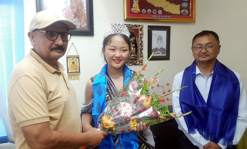 धरानको युएन, नवोदय कलेजद्वारा प्रदेशस्तरीय उपाधि जित्ने छात्रालाई सम्मान